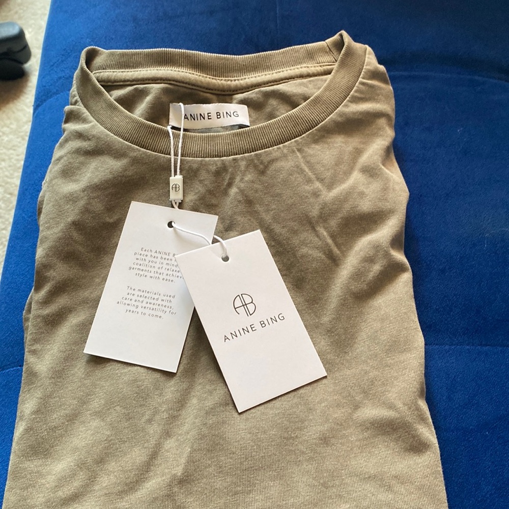 ANINE BING
Tanner Strong Shoulder Tank